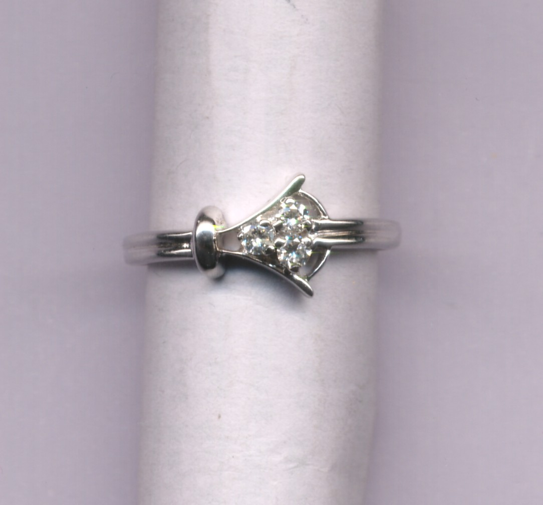 Beautiful 18 Kt Gold  Natural Diamond Ring